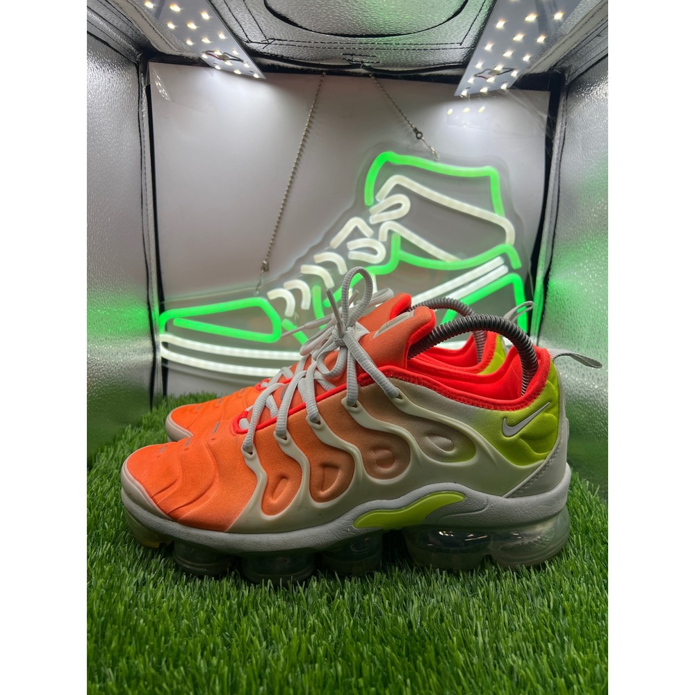 Nike Air Vapormax Plus Shoes Womens Size 8.5 Orange Volt Neon‎ Running Sneakers
